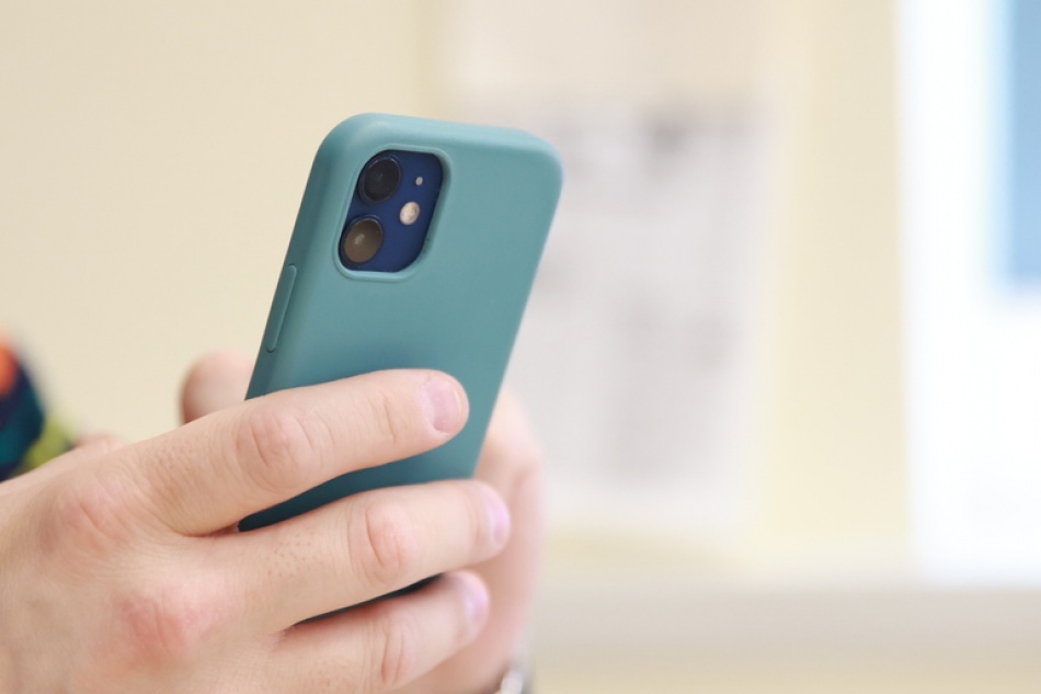 Юный курьер телефонных аферистов попался полиции в Калининском районе